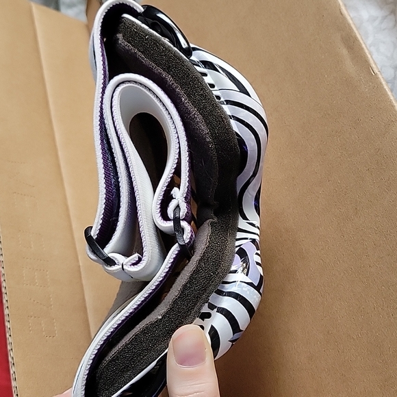 RARE Shaun White A-Frame Goggles - Picture 7 of 10